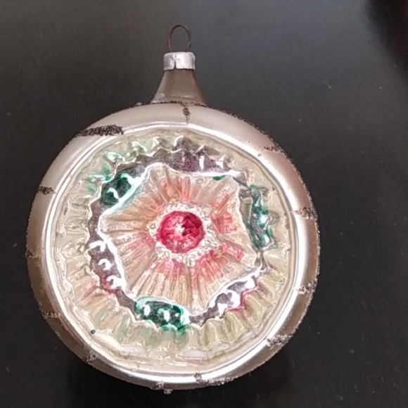 Vintage Indent Christmas ball Ornament - Picture 1 of 7